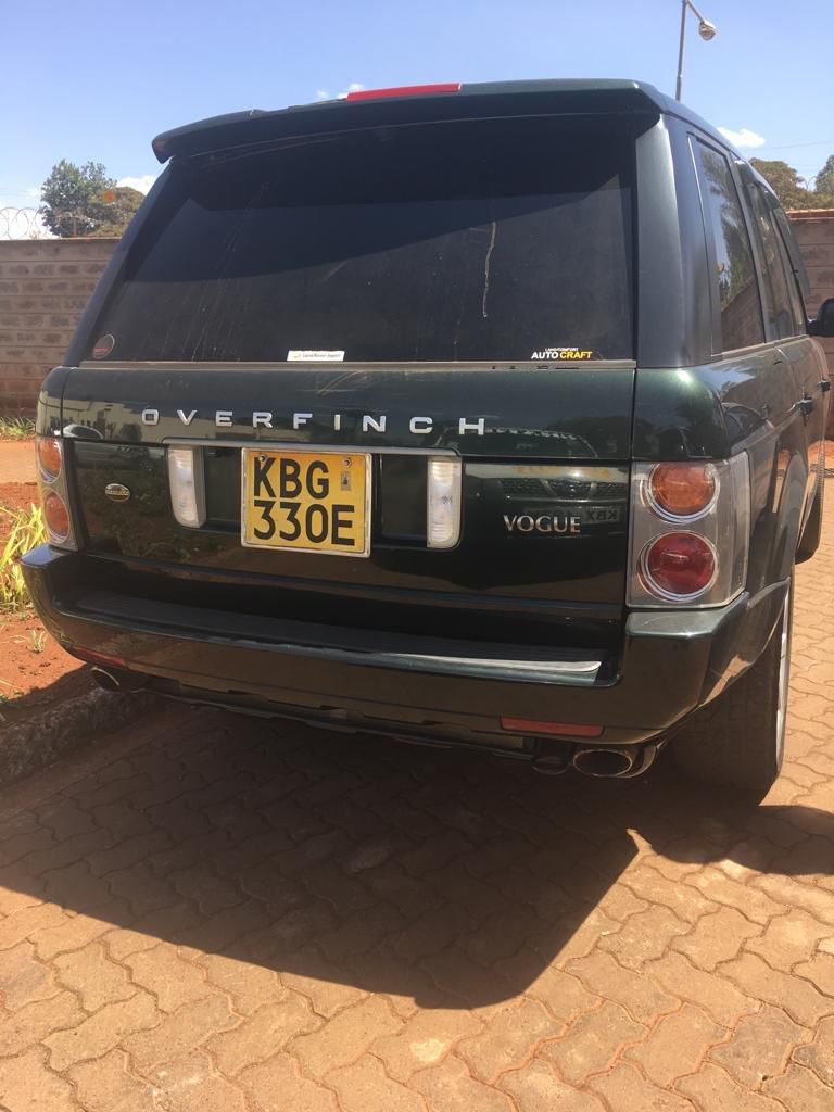 Range Rover disguised with a mortobike registration number (Twitter)