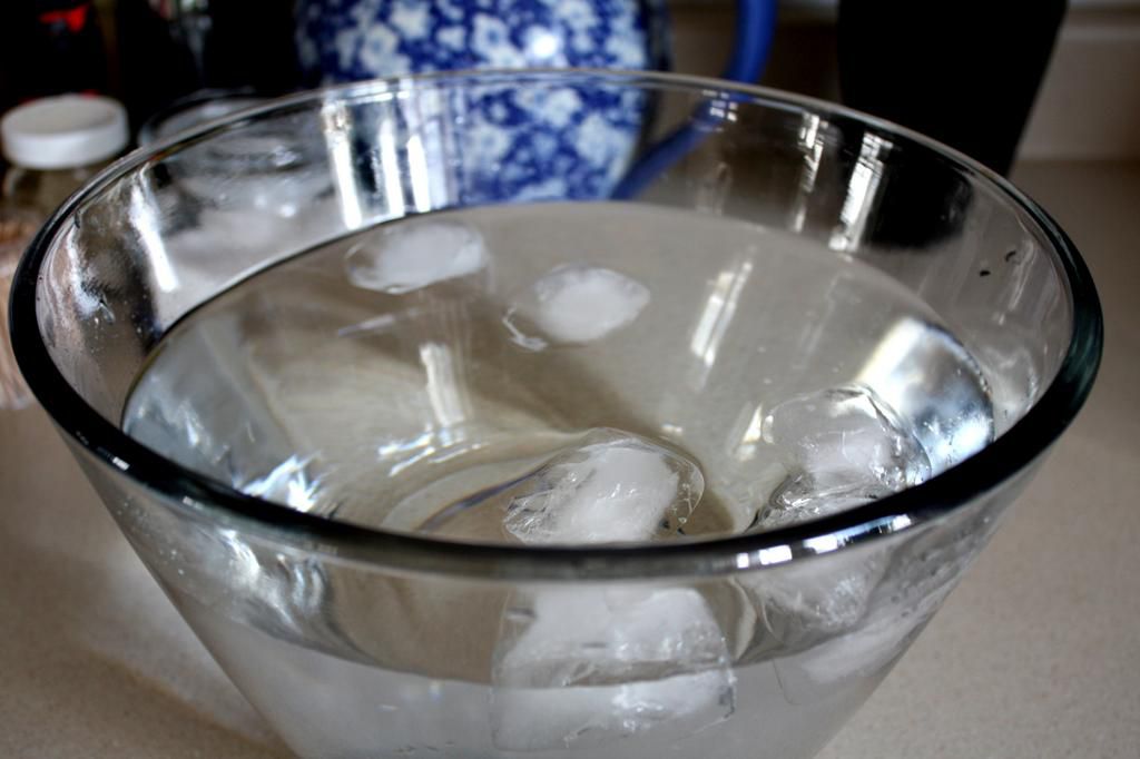 Cold water dries up nail polish fast (Half Squeezed Lemon)