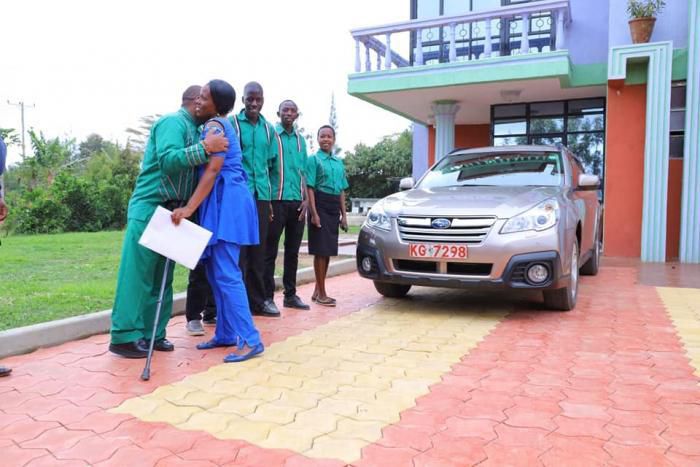 Stylish MP surprises wife with a luxurious car, pours his heart out in a romantic poem [Photos]