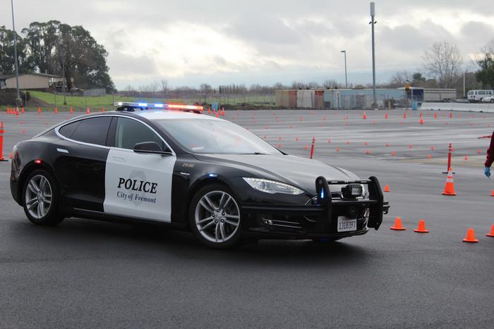 A Police Tesla Nearly Ran Out of Power During a Chase. The Department Isn't Worried.