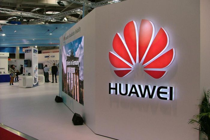 New Huawei phones will no longer have Facebook, WhatsApp, Instagram