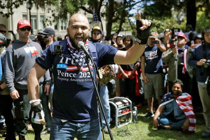 Portland mayor calls for investigation after disclosure of texts with right-wing organizer