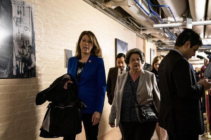 In Break From Impeachment Duties, 2020 Candidates Return to Campaigning