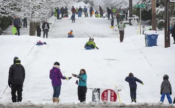 Snows smack Seattle, where winter is supposed to be about rain