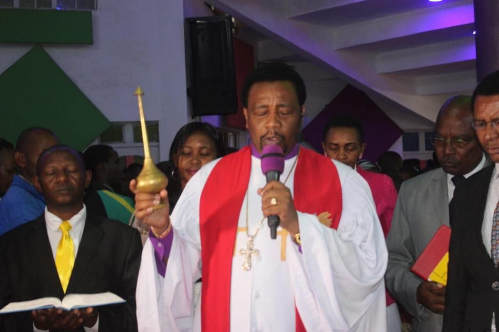 I’m warning you misguided entertainers – City Bishop warns Khaligraph over wearing Priest gowns in music videos