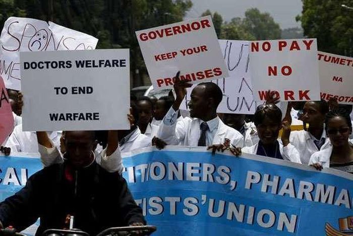 Doctors at the Nakuru Level Five Hospital demonstrate on September 26, 2016. Kenyans from Monday are set to suffer from lack of critical health care services after the strike notice issued by doctors takes effect.