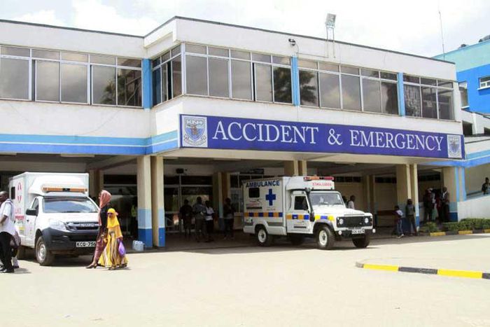 Patient dies at Kenyatta National Hospital parking lot as medics strike over unpaid salaries