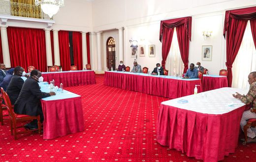 President Uhuru Kenyatta with former PM Raila Odinga, Senate leaders and CoG Chair Wycliffe Oparanya during a meeting in State House, Nairobi