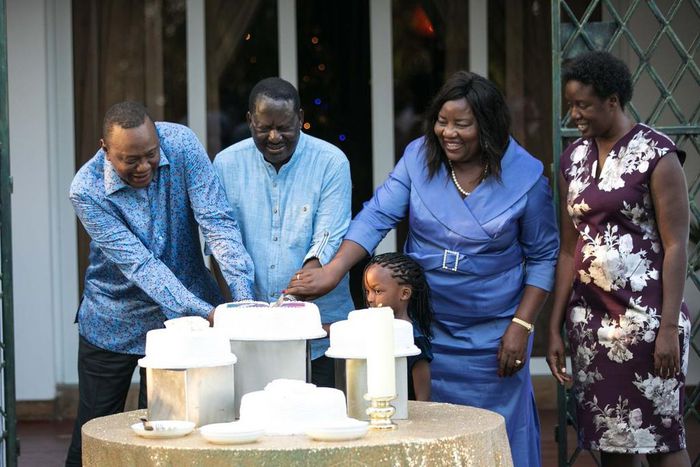 File image of President Uhuru Kenyatta with Raila Odinga’s family