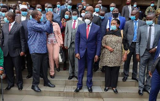 File image of President Uhuru Kenyatta, DP Ruto and Jubilee party lawmakers at a recent meeting
