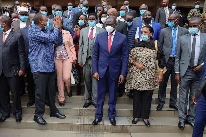 File image of President Uhuru Kenyatta, DP Ruto and Jubilee party lawmakers at a recent meeting