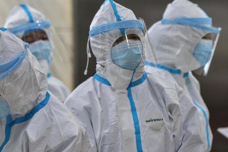 Medics handling coronavirus patients