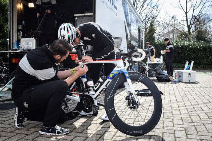 Team Qhubeka ASSOS