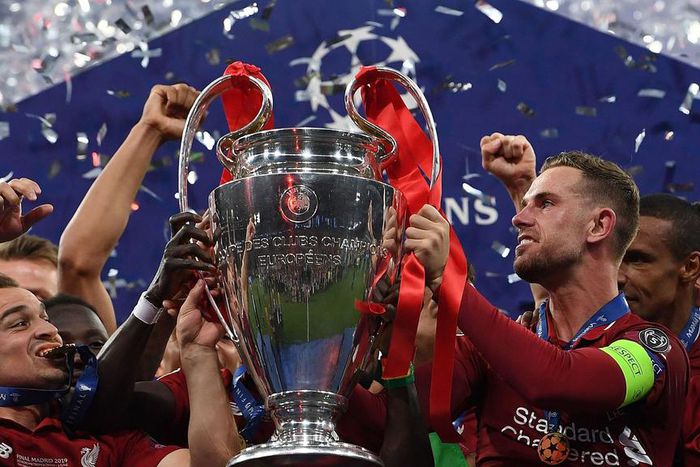 Jordan Henderson lifts the Champions League trophy (Courtesy/Skysports)