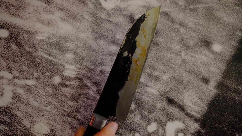 Never leave your knife with food residue (Knifewear)