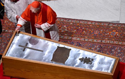 Pope Francis' coffin was sealed