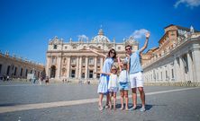 Tourists in the Vatican City [TheRomanGuy]