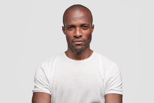 Here's what makes men go bald from their 20s [freepik]