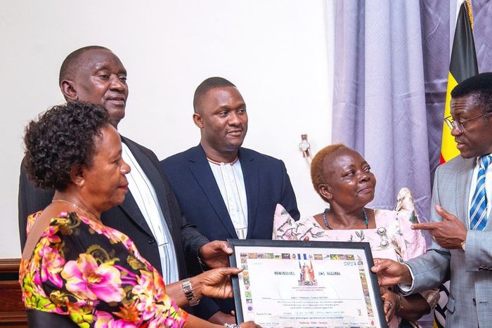 Charles Peter Mayiga met with the family of the late Tamale Mirundi