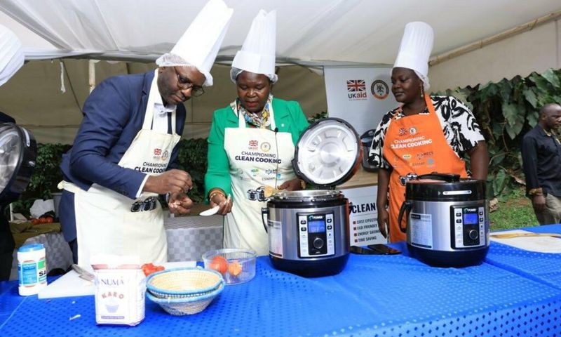 Minister Ruth Nankabirwa (C) launched the clean cooking programme this week