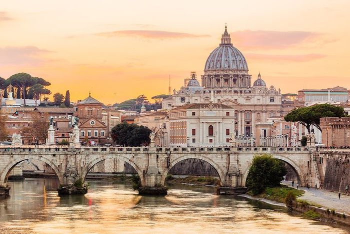 This is the smallest country in the world [www.historycom]