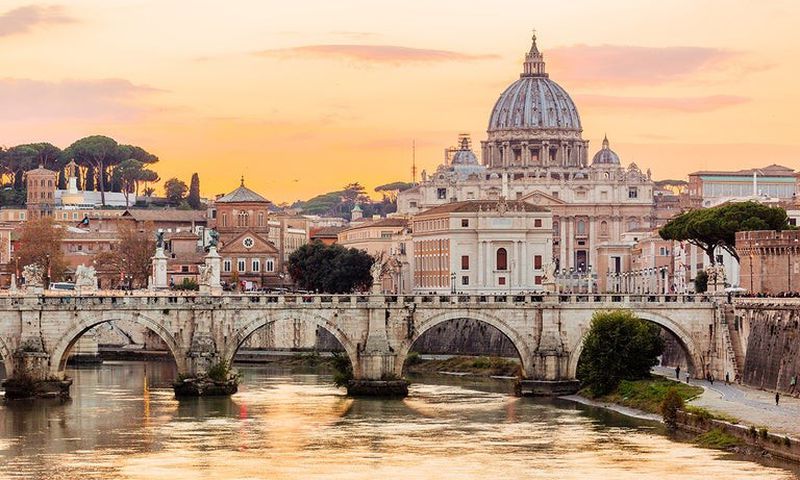 This is the smallest country in the world [www.historycom]