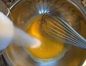 Whisk the eggs and sugar [TryBaking]