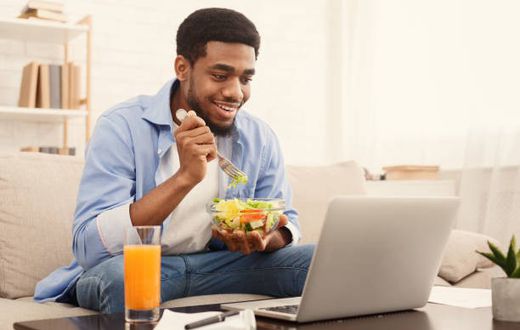 You shouldn't eat while watching a movie [iStock]