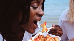 ___8335938___2018___5___3___16___black-woman-eating-fast-food-bad-16x9