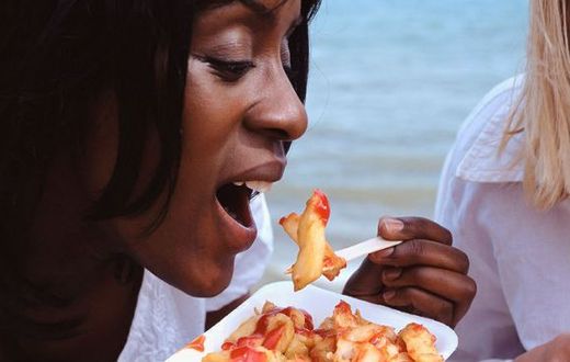 ___8335938___2018___5___3___16___black-woman-eating-fast-food-bad-16x9