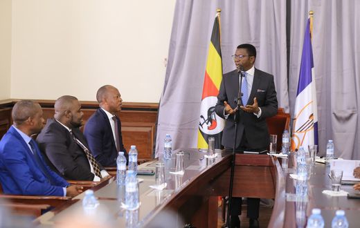 Katikkiro Charles Peter Mayiga addressing Gashumba and his team at Bulange, Mengo