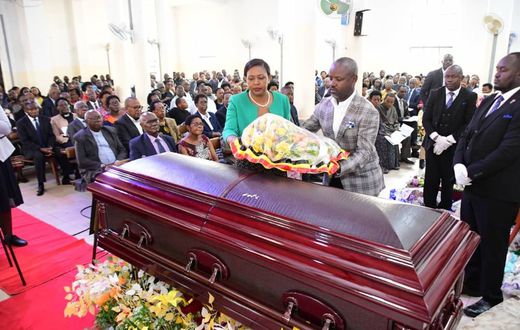 Deputy Speaker Thomas Tayebwa and his wife laying a wreath on Kahenano's remains