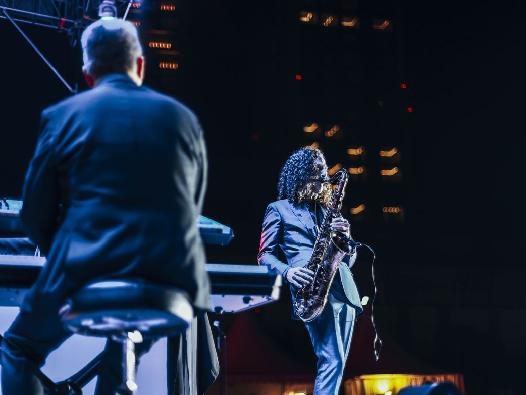 It was an experience where smooth jazz met smooth sips, and every toast echoed Kenny G’s long, seamless notes.