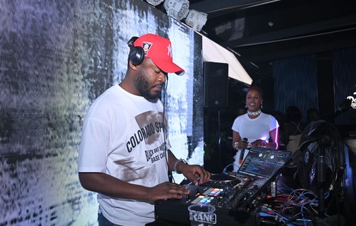 Fem DJ