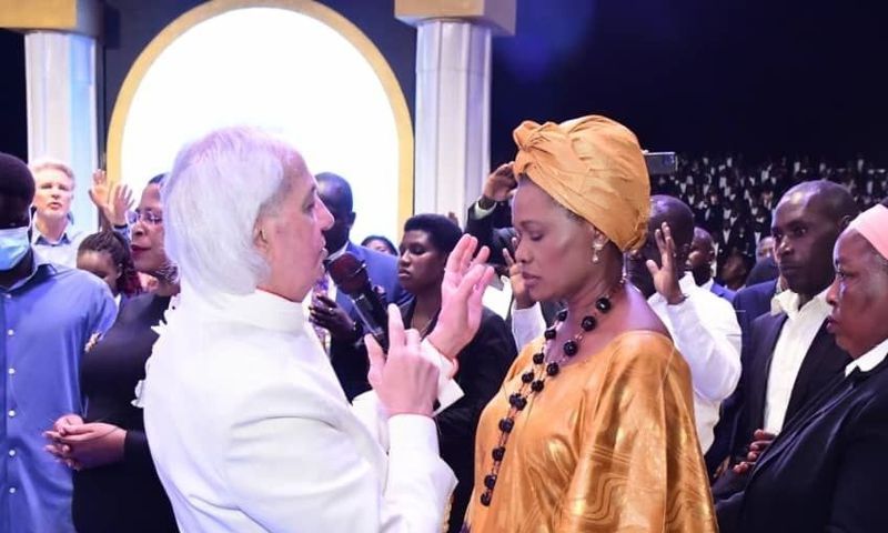 Pastor Benny Hinn prays for HRH Sylvia Nagginda Luswata