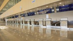 The figures included 105,043 arrivals and 121,258 departures, averaging about 7,543 passengers per day.