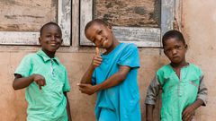 Psychologists suggest that these characteristics may stem from the distinct social dynamics middle children experience within their families