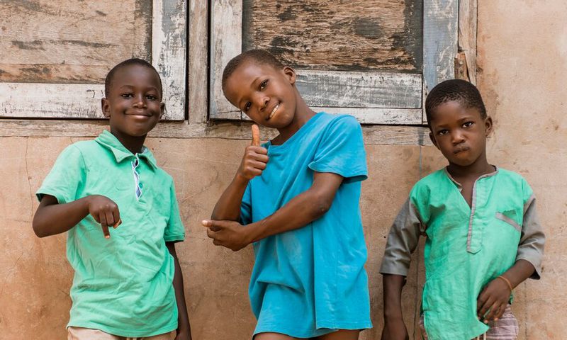 Psychologists suggest that these characteristics may stem from the distinct social dynamics middle children experience within their families