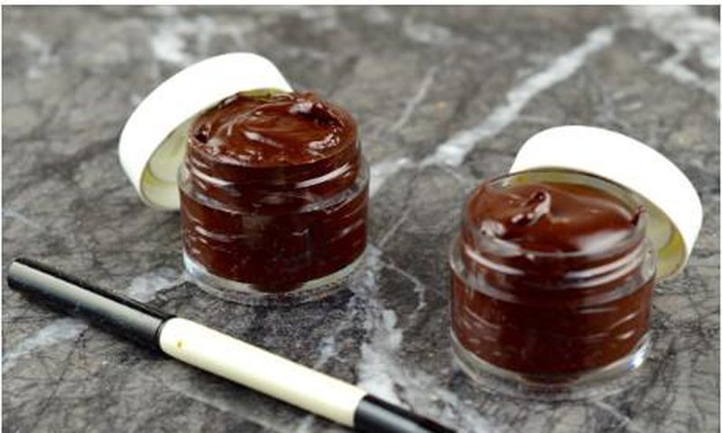 Homemade chocolate lip gloss