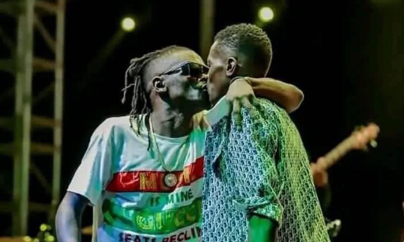 Weasal and Chameleone kissing on stage