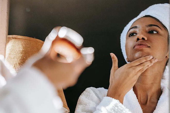 Black woman in front of a mirror [Daily Vanity]