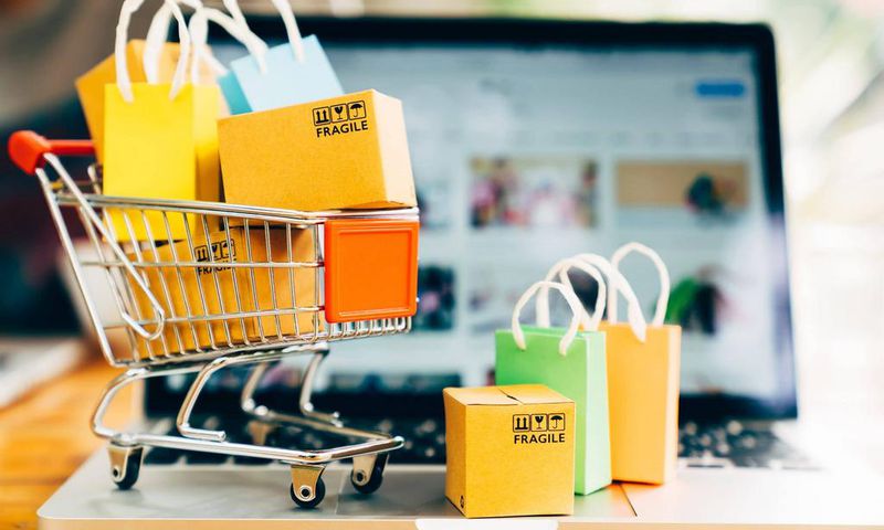 8 easy ways to save money while shopping online, according to a savings expert