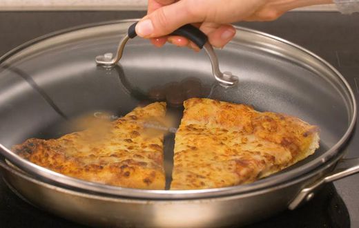 Reheating pizza
