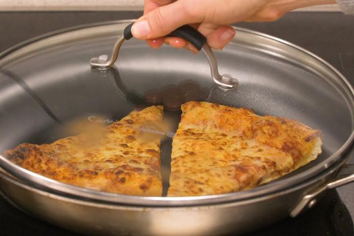 Reheating pizza
