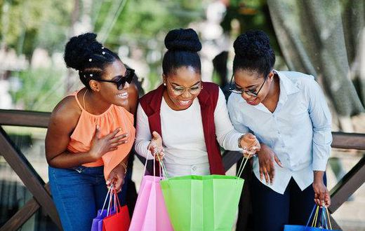 5 People you should never go shopping with