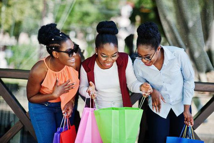 5 People you should never go shopping with