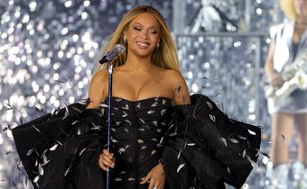 Beyonc has 8 #1 hits on the Billboard Hot 100 chart.