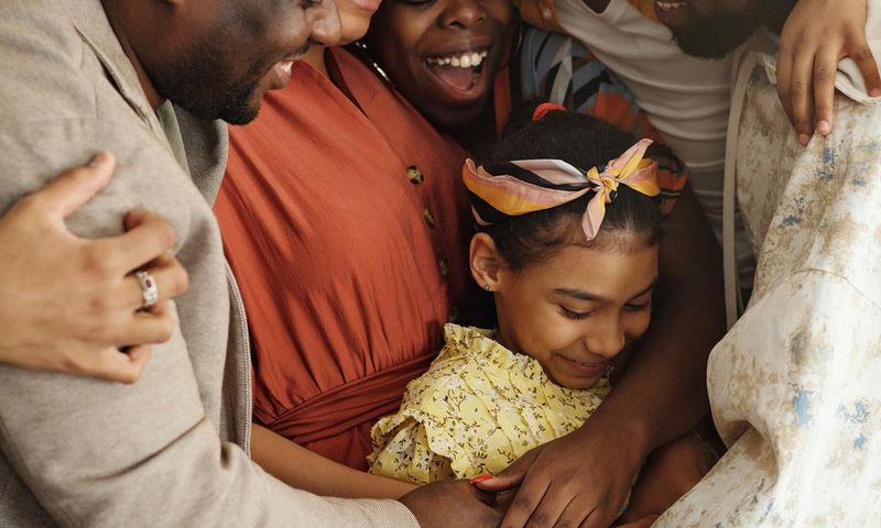 9 surprising traits that prove familial connection without DNA testing/Pexels