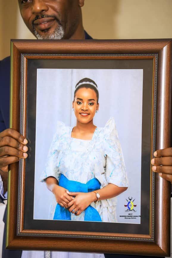 Busoga Prime Minister Dr Joseph Muvawala unveiled the portrait of Queen Jovia Mutesi