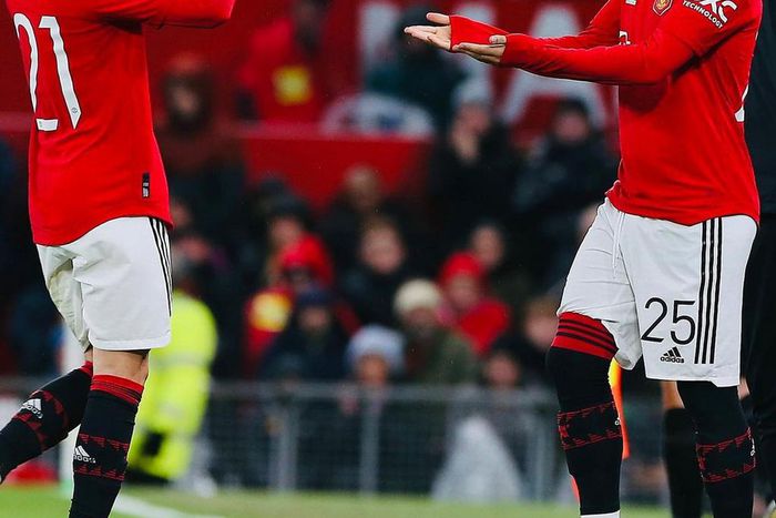 Antony (left) paves way for Jadon Sancho